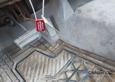 1999 Chevrolet Silverado 1500 Ls z USA, uszkodzony, nr VIN 1GCEK14T8XE105618